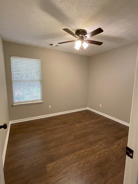 Building Photo - 3790 Oak Park Dr