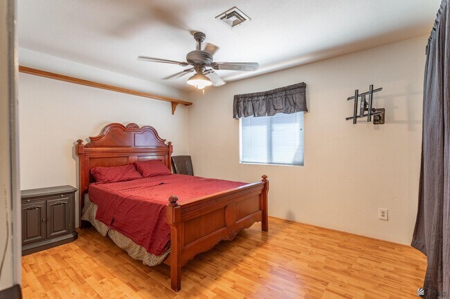 Building Photo - 10605 S Del Vista Dr