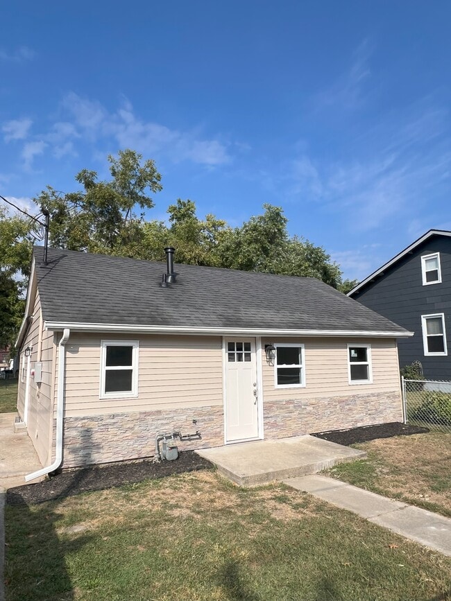 Building Photo - 425 Sheldon St