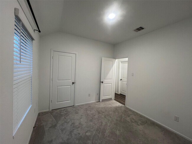 Building Photo - 5131 Winslow Grv Dr