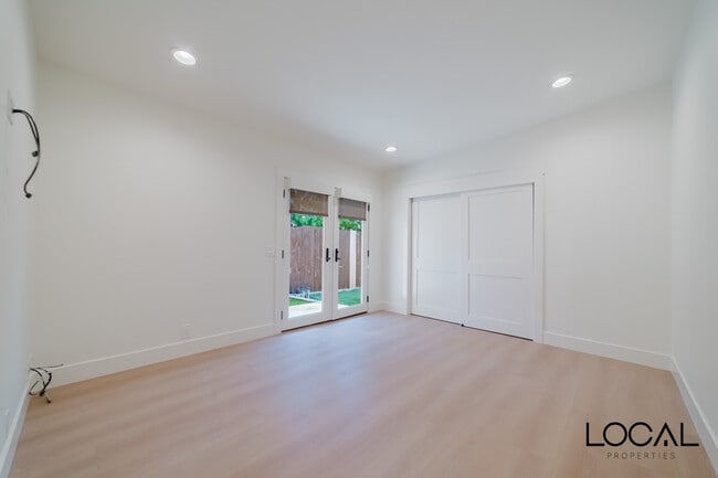 Building Photo - 801 N Rios Ave