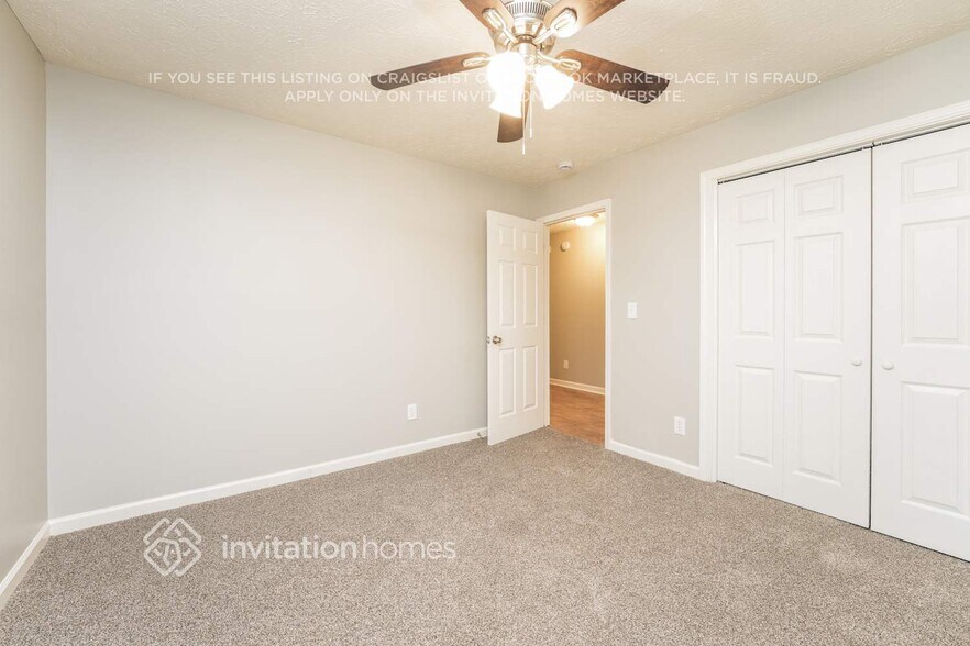 Building Photo - 2215 Valley Wood Dr