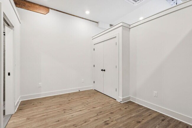 Building Photo - 201 Leverington Ave