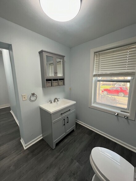 Building Photo - 301 Maple St