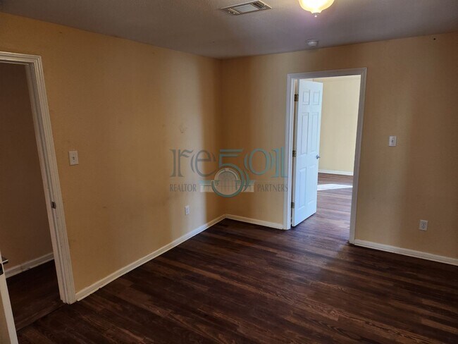 Building Photo - Great Family Home!  4BR 2 BA