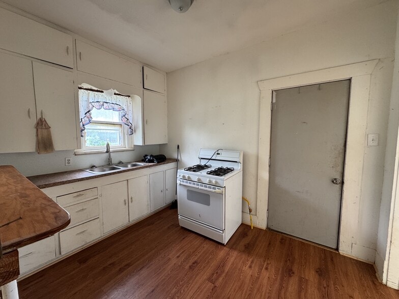 Kitchen - 510 N Stratton St