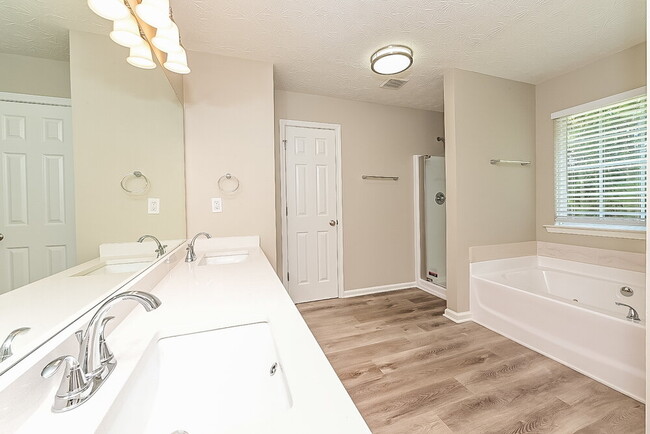 Building Photo - 308 Sunderland Way