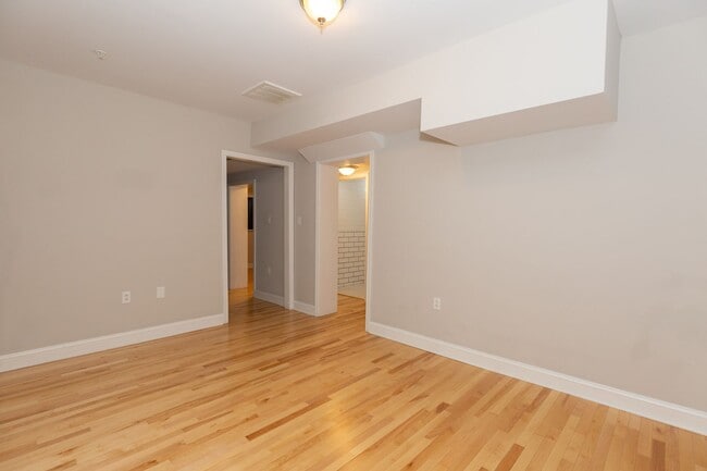 Building Photo - 212 W Burke St