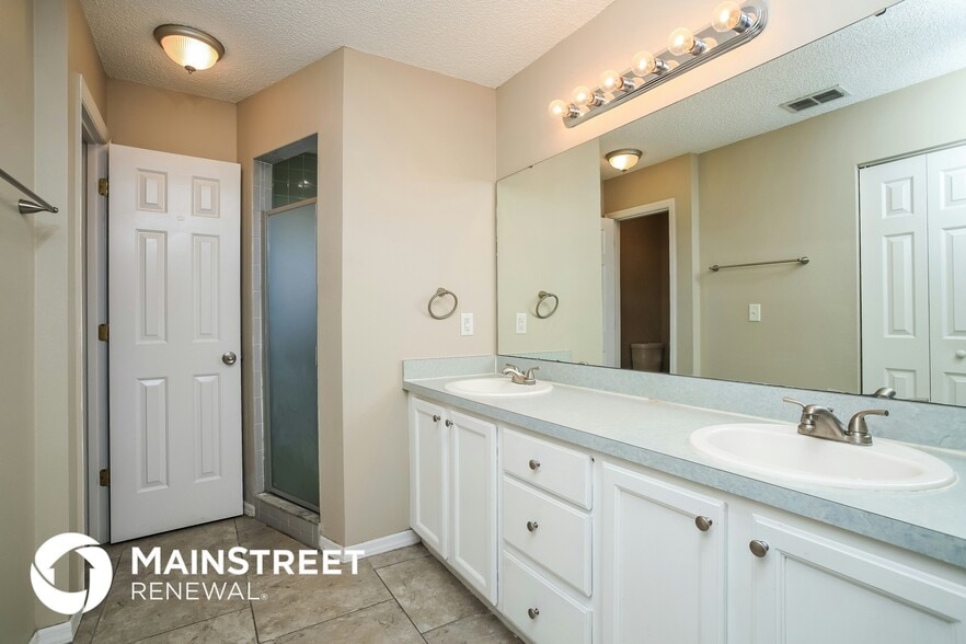 Building Photo - 725 Maderia Ct