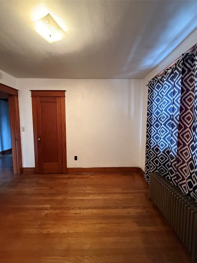 Building Photo - 198 Chapin St