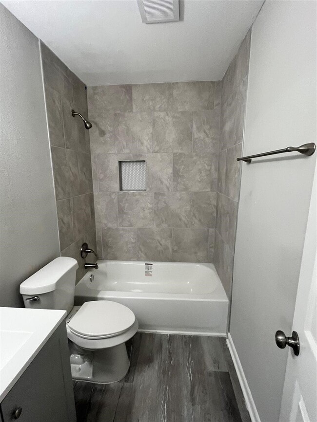 Building Photo - 1001 Mac Dr