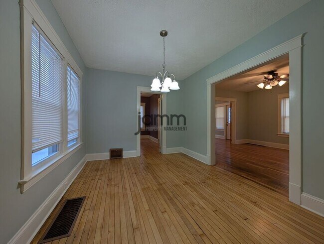 Building Photo - 1560 Coutant Ave