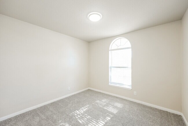 Building Photo - 8423 Whitebrush