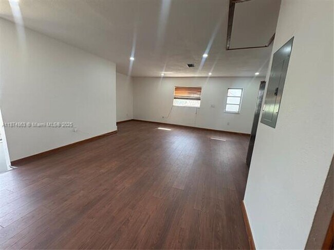 Building Photo - 3289 SW 25th St