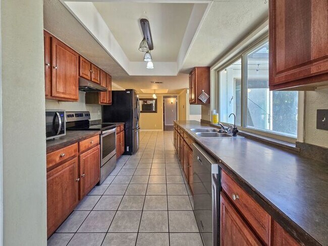 Building Photo - 4BR SFR • Fireplace • 2-Car Garage • Dallas 75249