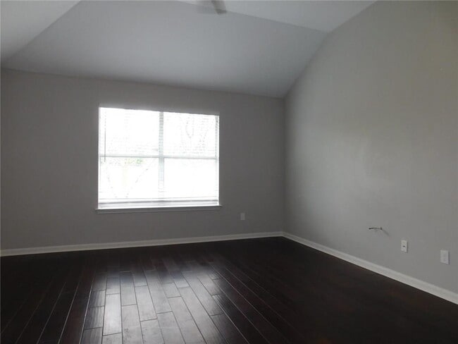 Building Photo - 651 Columbine Ave