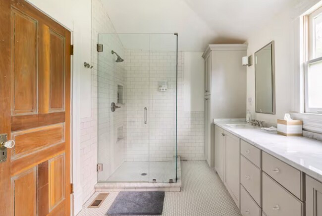 Building Photo - Beautiful Furnished 3 Bedroom Shelby Ave Home in East Nashville