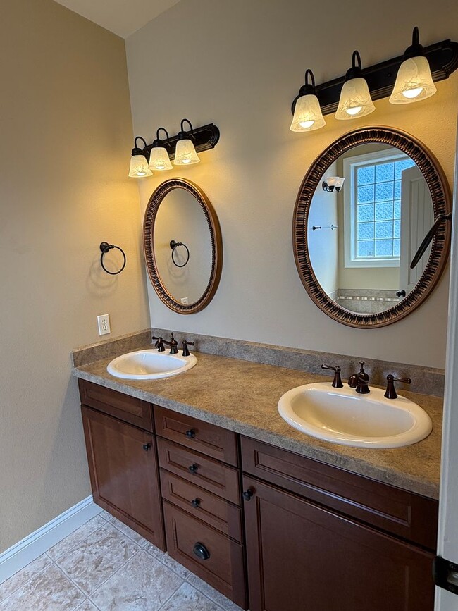 Building Photo - 3 Bedroom House in Copper Ridge Subdivison
