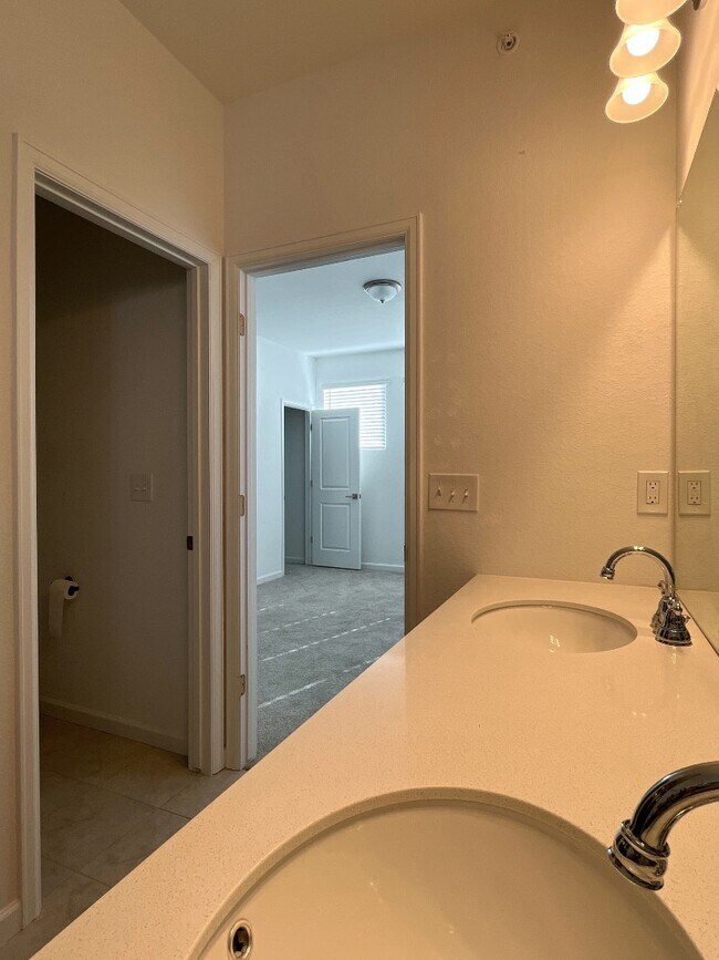 Building Photo - 1914 Rosen Dr