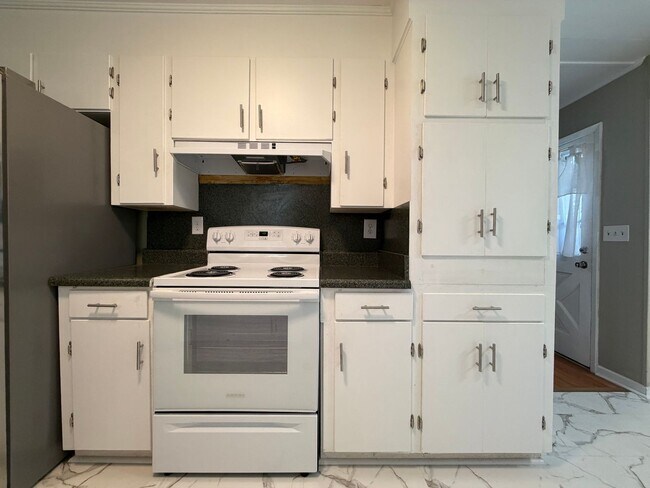 Building Photo - 105 Coker Dr