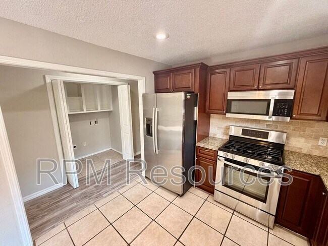Building Photo - 957 W Tesio Way