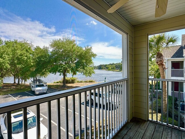 Building Photo - 2 Bed/2 Bath Condo, Gated security, Tons o...