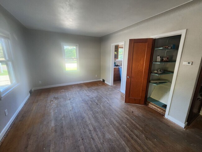 Building Photo - Charming 2bd Home in Roseville- Close to E...