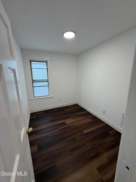 Building Photo - 332 Duane Ave