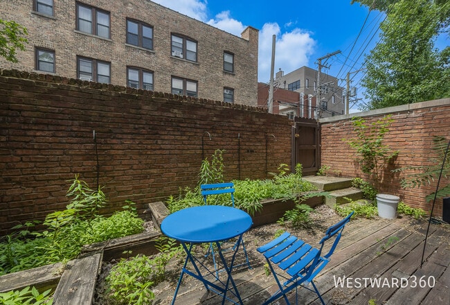Building Photo - 740 W Webster Ave