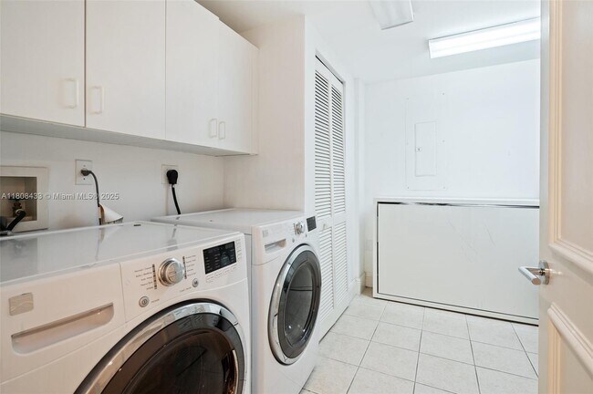 Building Photo - 765 Crandon Blvd