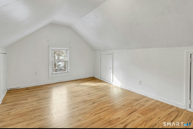 Building Photo - 18 Grandview Ave