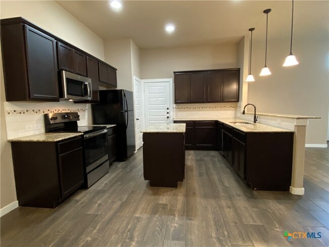 Building Photo - 2213 Avery Village