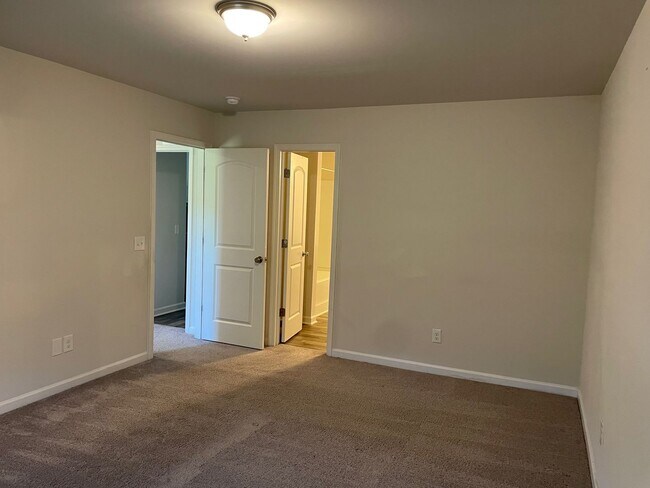 Building Photo - Beautiful 4 bed 3 bath home!