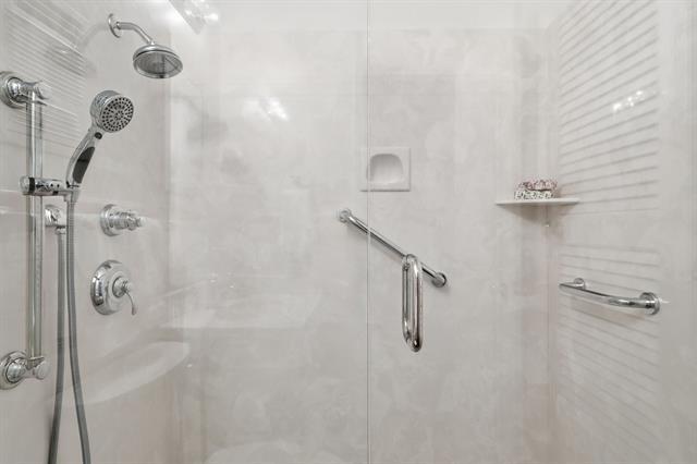 Building Photo - 808 Bridle Ave