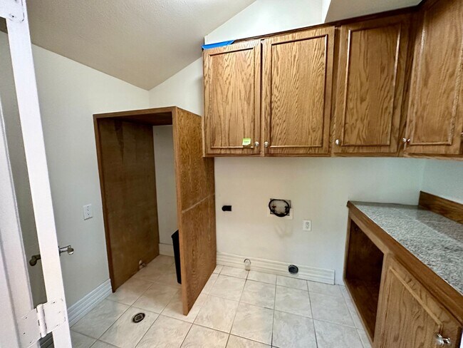 Building Photo - Wonderful newly updated home for rent in t...