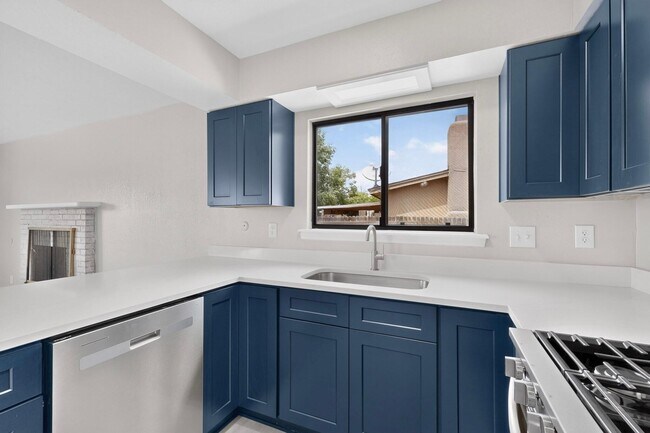 Building Photo - 7101 Cindy Dr NE