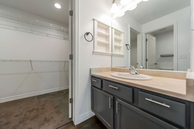 Building Photo - 3969 Romney Park Dr