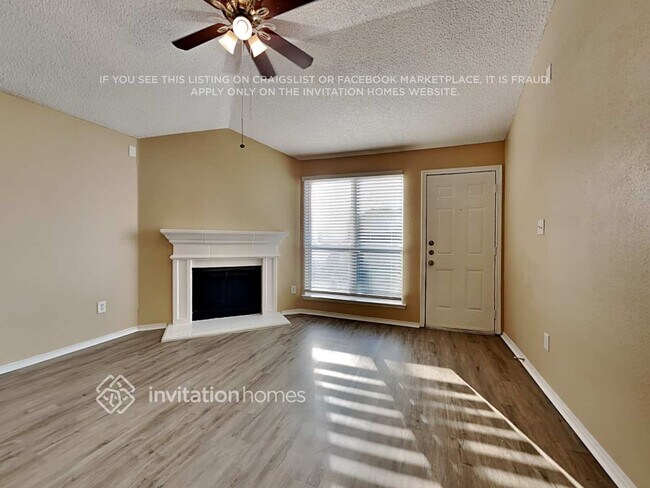 Building Photo - 10648 Shadywood Dr