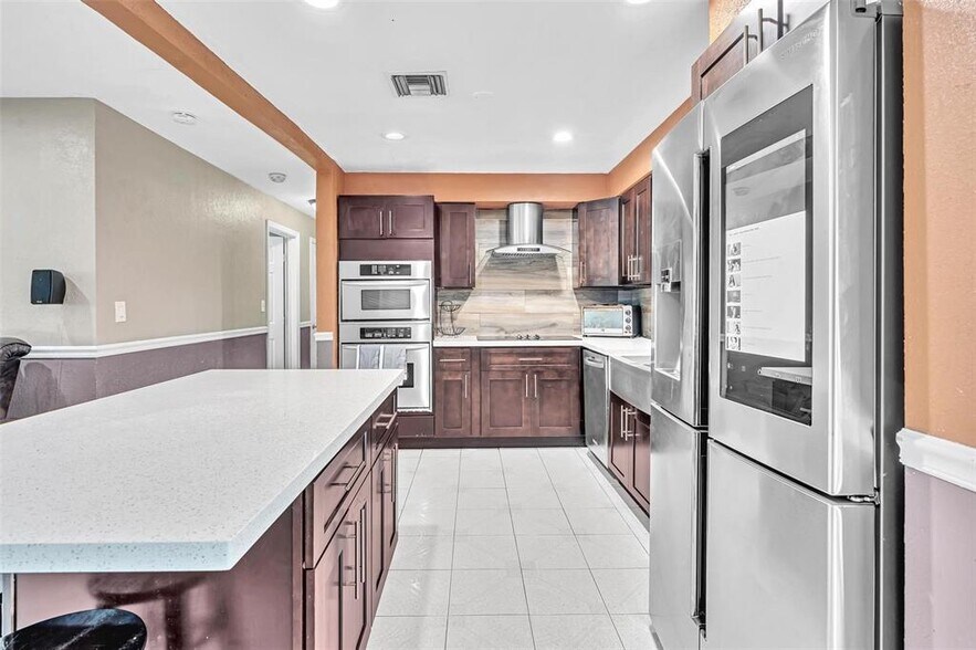 Building Photo - 6960 SW 15th St