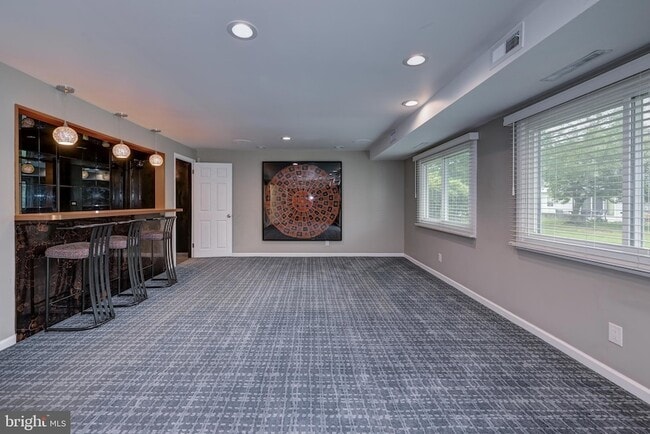 Building Photo - 1717 Country Club Dr