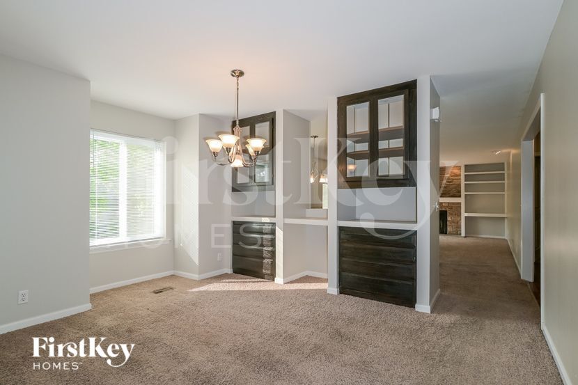 Building Photo - 611 Lakewood Dr