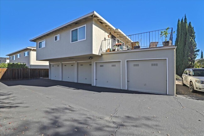 Building Photo - Beautiful Ground Level Front Unit with 2 C...