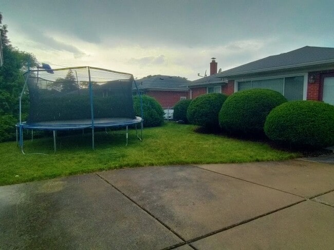 Building Photo - Beautiful, sprawling, brick ranch - $1700/mo