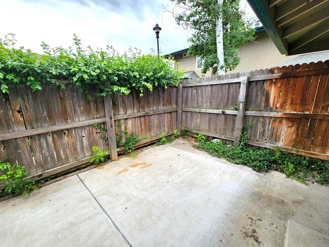 Building Photo - 5908 S Willow Way