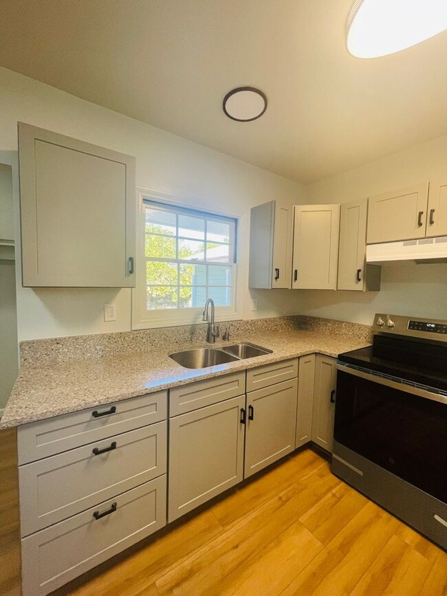 Building Photo - Peaceful 3-bedroom, 2-bathroom single story home nestled amongst the Orange Groves of Fillmore