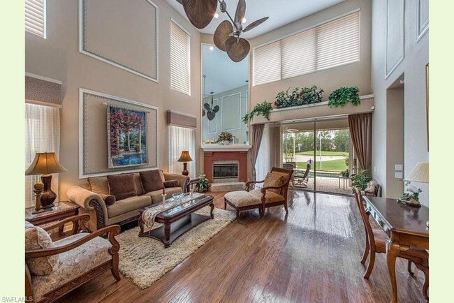 Building Photo - Pool Home Conveniently Located in The Stra...