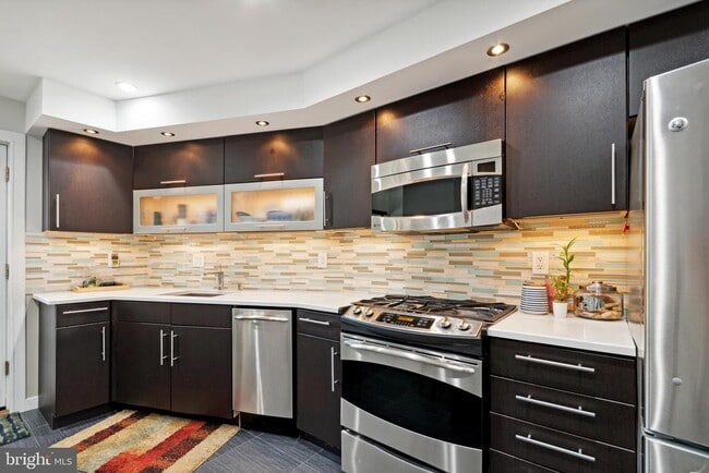 Building Photo - 444 Poplar St