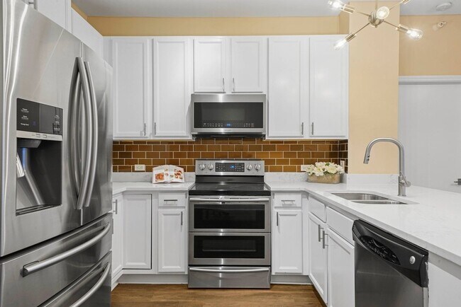 Building Photo - 1629 S Prairie Ave
