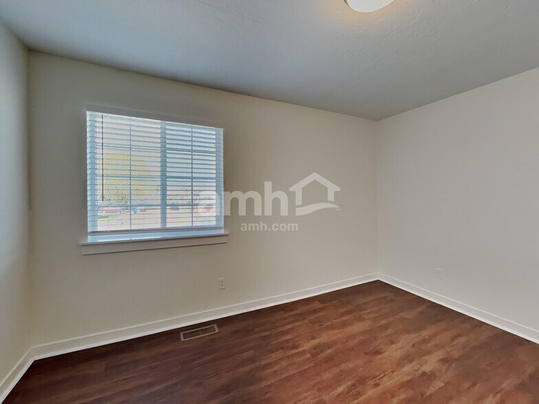 Building Photo - 10647 Avalon St