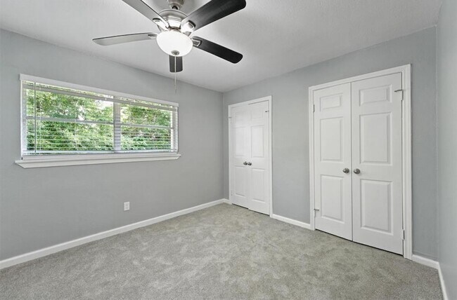 Building Photo - 405 Kelly Ln